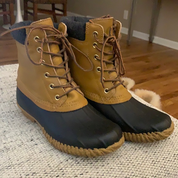 Tommy Hilfiger Duck Boot - Picture 1 of 4